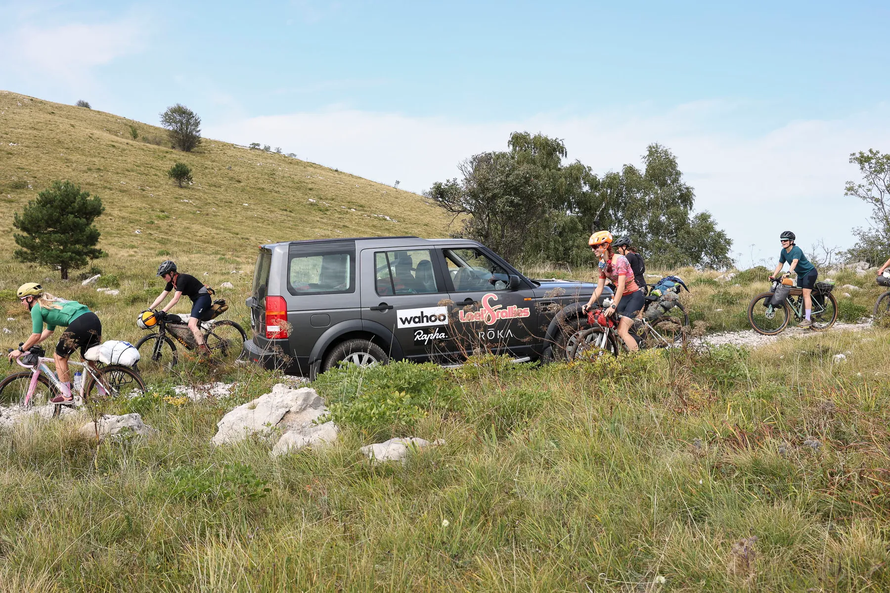 Party moves forward! fot: exploro.cc