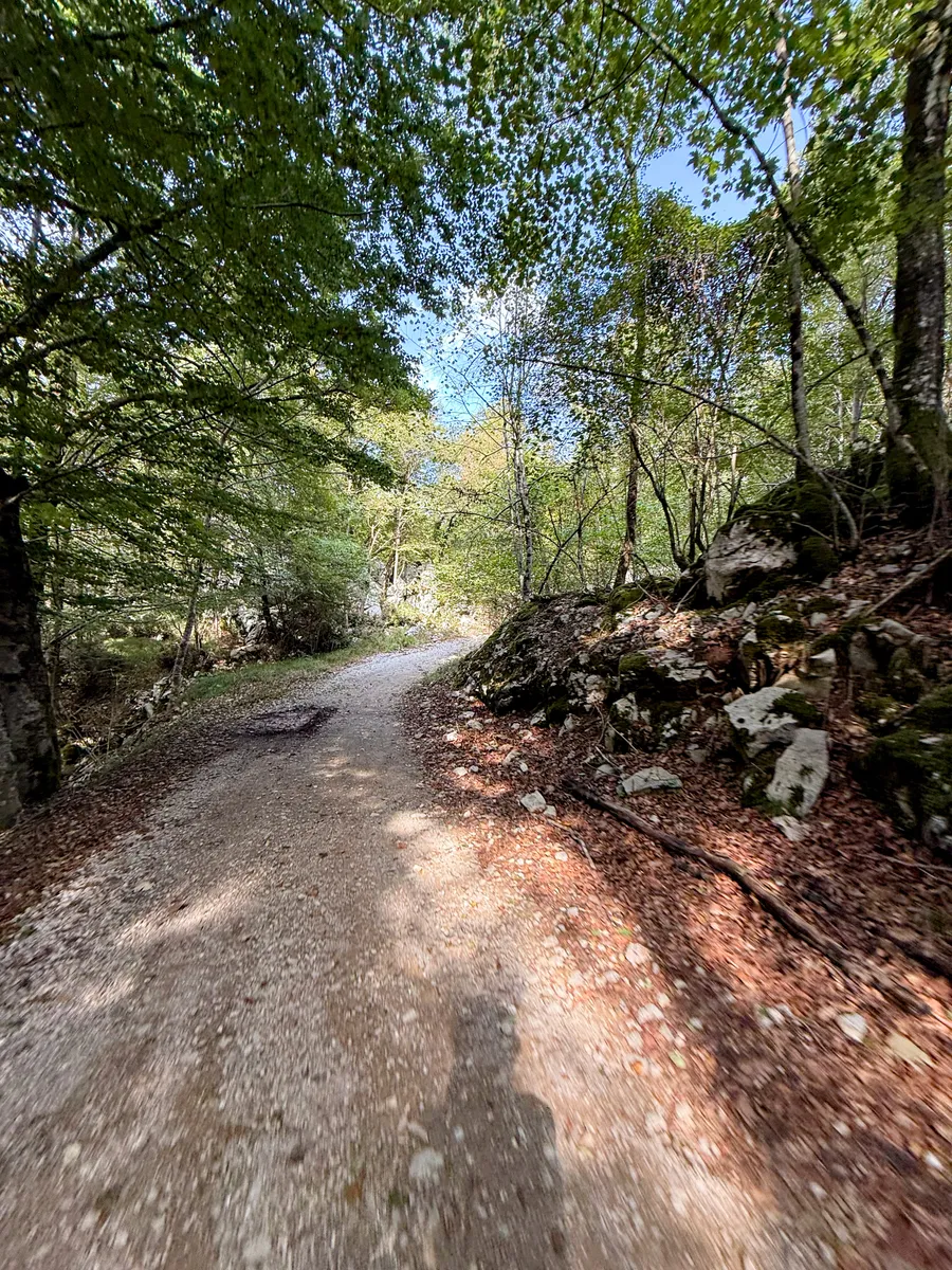 Gravel path to Klana