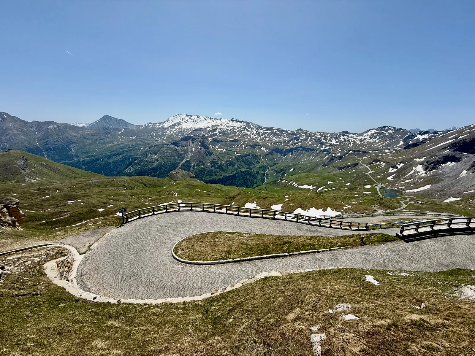 Cobbles on the approach to Edelweißspitze